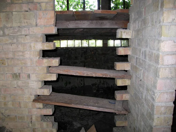 Régi Fából Készült Lépcső Városban — Stock Fotó