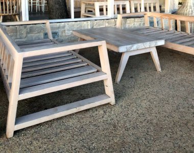 Parktaki ahşap bank.