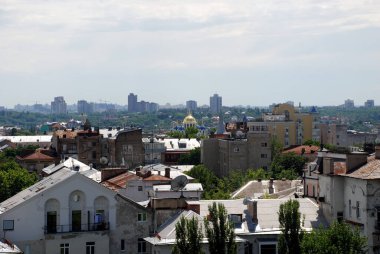 Şehrin çatılarının manzarası