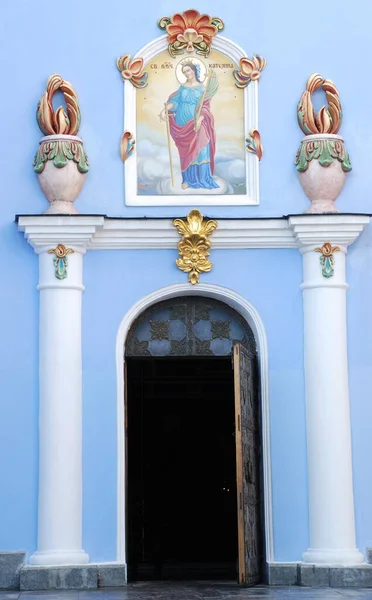 Вхід Церкви Святої Трійці — стокове фото