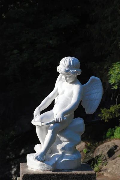 Statuia Unui Înger Din Parc — Fotografie, imagine de stoc