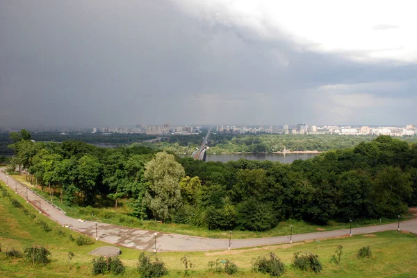 ウクライナのキエフにある公園の空中写真です — ストック写真