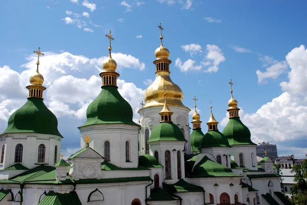 仮定修道院の黄金のドーム 市内の発音の大聖堂 — ストック写真