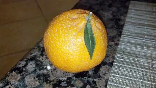 Primer Plano Una Fruta Amarilla Naranja —  Fotos de Stock