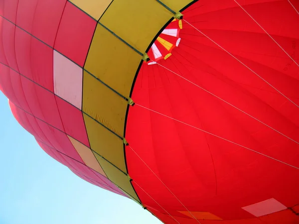 多彩的热气球在天空中 — 图库照片