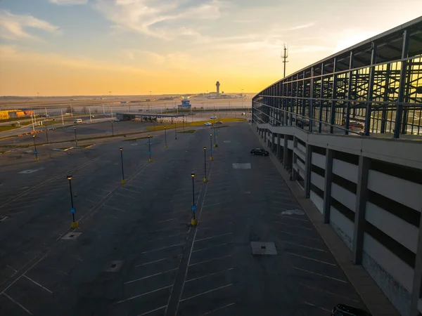 Закат Гаража Big Blue Deck Аэропорту Метро Детройта Ромулусе Штат — стоковое фото
