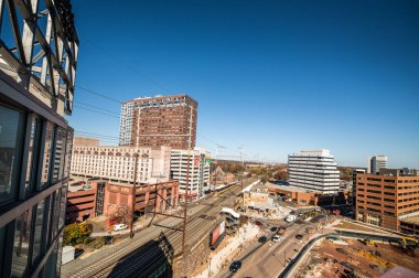 New Brunswick, New Jersey şehir merkezi yukarıdan güneşli bir sonbahar günü