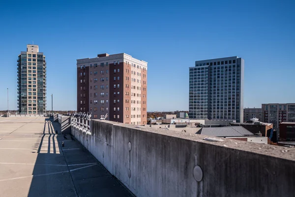Άποψη Του Downtown New Brunswick New Jersey Μια Σαφή Ηλιόλουστη — Φωτογραφία Αρχείου