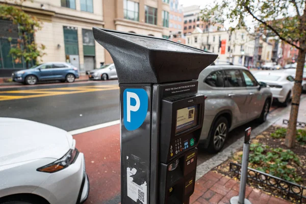 stock image A Paid parking station meter in the Chinatown neighborhood of Washington D.C. The sidewalk is made of bricks. Taken on a rainy autumn day.