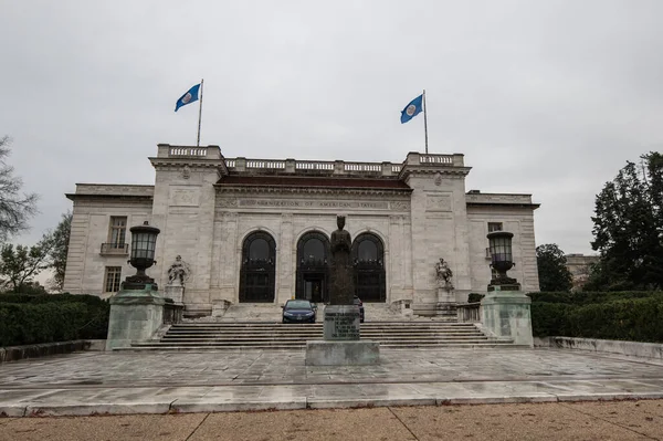 Yağmurlu bir günde Washington D.C. 'deki Amerikan Eyaletleri Organizasyonu.