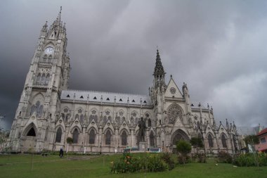 Quito Metropolitan Katedrali, San Francisco de Quito Tarih Merkezi 'nde bulunan bir Katolik tapınağıdır.