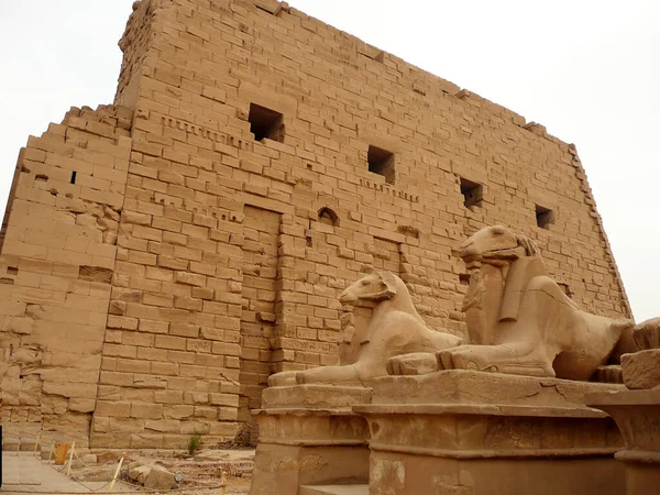 底比斯的卡尔纳克神庙 Karnak Temple 是埃及新王国的主要祭祀场所 献给阿穆恩 — 图库照片