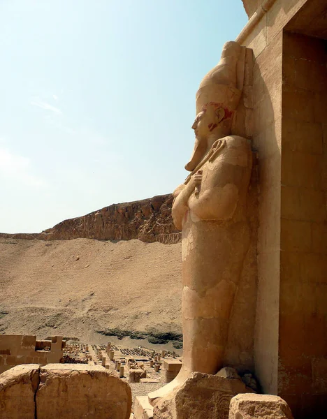 하트셉수트 영안실 Hatshepsuts Mortuts Mortuary Djeseru 나일강 경계에 왕들의 골짜기 — 스톡 사진