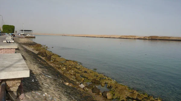 Het Suezkanaal Een Kunstmatig Bevaarbaar Kanaal Dat Middellandse Zee Verbindt — Stockfoto