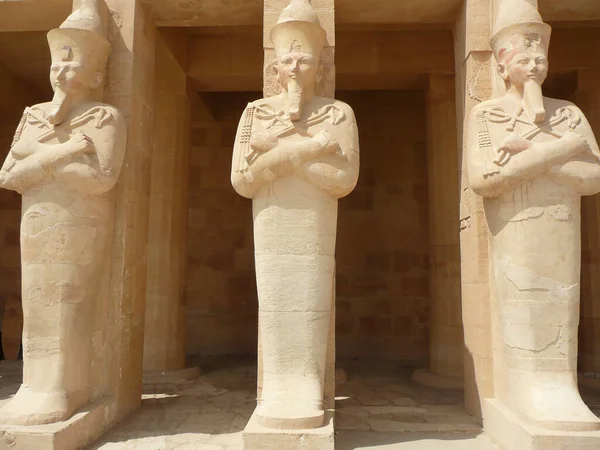 하트셉수트 영안실 Hatshepsuts Mortuts Mortuary Djeseru 나일강 경계에 왕들의 골짜기 — 스톡 사진