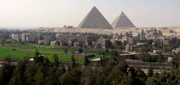 在古埃及人遗留下的所有遗迹中 埃及金字塔是最具有预兆和象征意义的 公元前2630年至公元前2610年为法老建造的皇家墓穴 — 图库照片