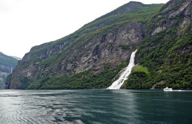 Gösterişçi Şelale, Gerainger Fjord - Norveç