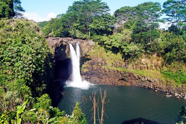 Hilo yakınlarındaki Gökkuşağı Şelalesi - Büyük Ada, Hawaii - ABD
