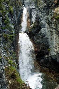 Banff yakınlarındaki Silverton Şelalesi - Kanada
