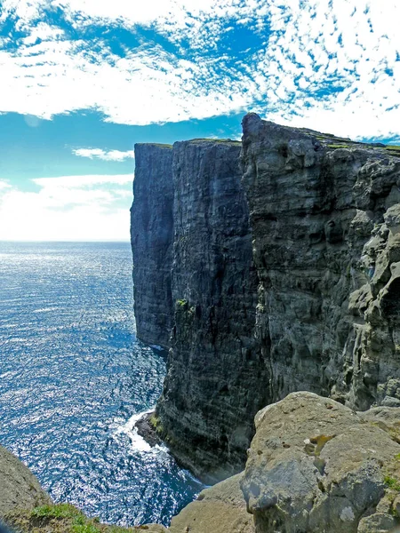 丹麦法罗群岛Bosdalafossur Vagar岛的Trael Pa悬崖 — 图库照片
