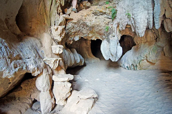 Grotto Στον Ποταμό Mananbolo Tsingy Bemaraha Melaki Μαδαγασκάρη — Φωτογραφία Αρχείου