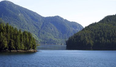 Alaska 'dan Britanya Kolumbiyası' na giden kıyı yolu Kanada.
