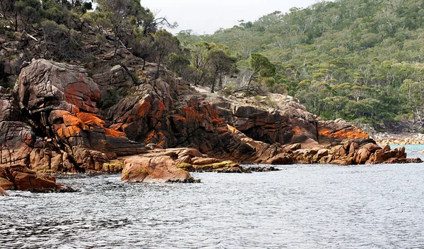 Gevaren Blokken Roze Graniet Wijnbaai Van Tasmanië Australië — Stockfoto