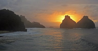 Fernando de Noronha adasındaki Cacimba do Padre plajı - Brezilya