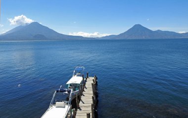 Atitlan Gölü 'ndeki volkanlar - Guatemala