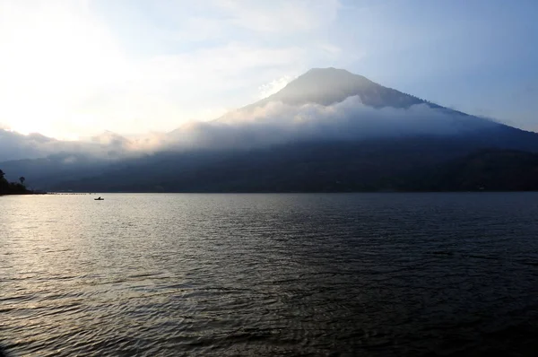 Wulkan Atitlan Zachodzie Słońca Jezioro Atitlan Gwatemala — Zdjęcie stockowe