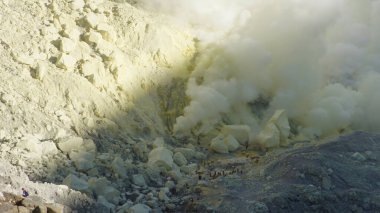 Sülfür çıkarma, Kawah Ijen volkanı, Java Adası - Endonezya
