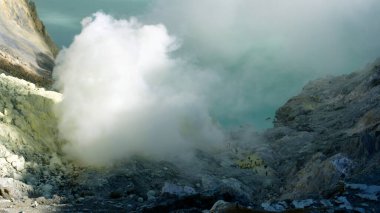 Sülfür çıkarma, Kawah Ijen volkanı, Java Adası - Endonezya