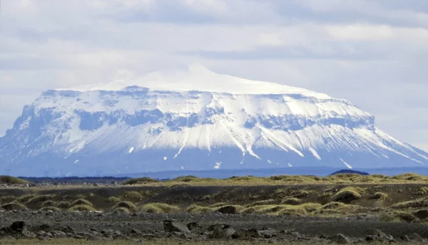 Τοπίο Χιονισμένα Βουνά Στο Βόρειο Τμήμα Του Νησιού Ισλανδία — Φωτογραφία Αρχείου