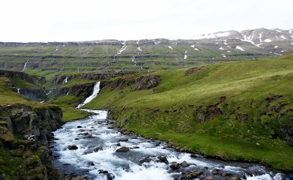 Καταρράκτης Στο Sey Isfj Austurland Sey Isfj Fjord Ισλανδία — Φωτογραφία Αρχείου