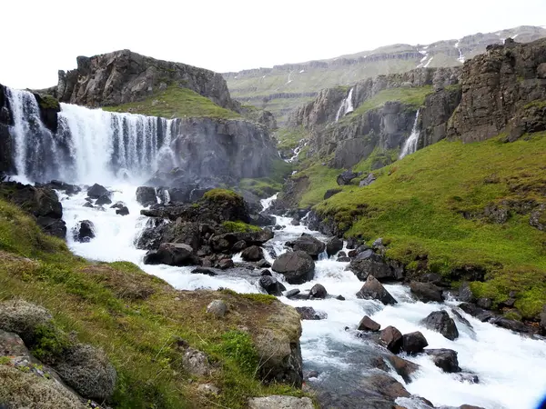 Водоспад Ісфьорд Остланд Ісфьорд Фьорд Ісландія — стокове фото