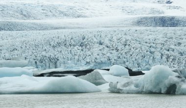 Fjalls Buzul Gölü 'nde, Vatnaj Kafatası Ulusal Parkı - İzlanda