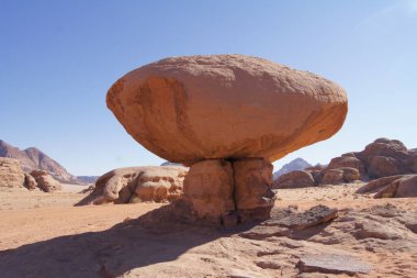 Mantar şekilli taş, Wadi Rum Çölü - Ürdün