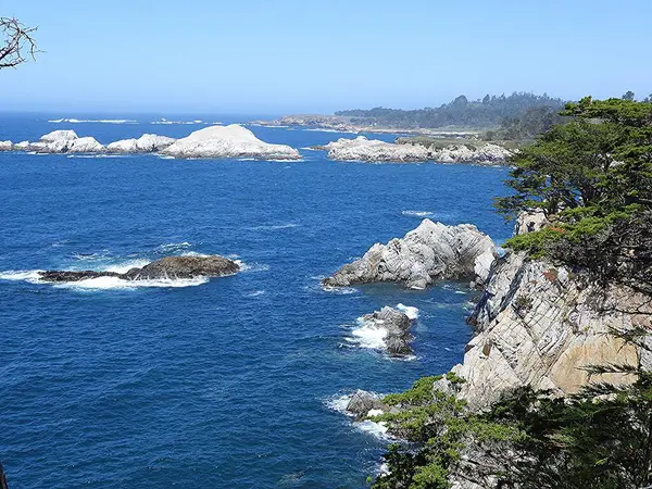 Monterey yarımadasının kıyı manzarası, Kaliforniya - ABD