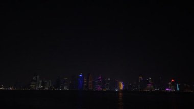 Gece yarısı Doha şehir merkezinde, kayıp parkından..