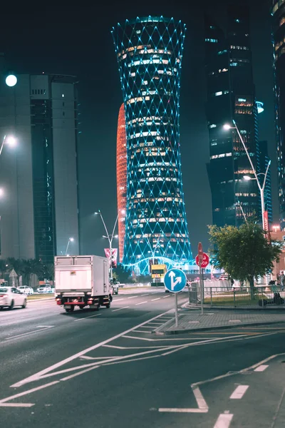 Estrada Movimentada Centro Doha Noite West Bay Qatar — Fotografia de Stock