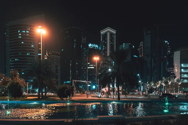 Przy Fontannie Downtown Doha Nocy West Bay Katar — Zdjęcie stockowe