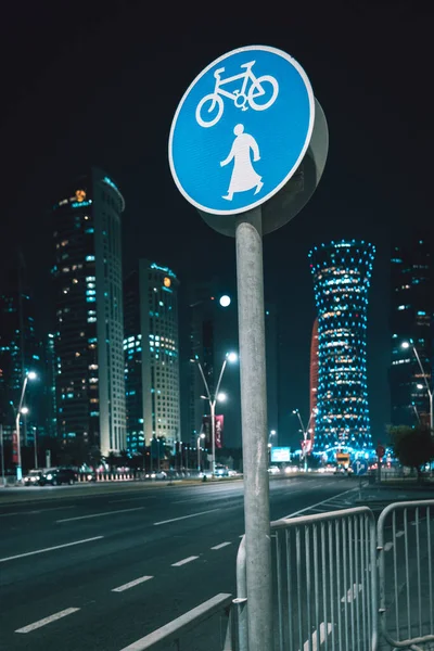 Sinal Pedestre Centro Doha Noite West Bay Qatar — Fotografia de Stock