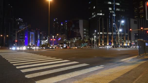 Drukke Weg Het Midden Van Het Centrum Van Doha Qatar — Stockvideo