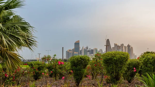 Prachtig Uitzicht Doha Skyline Van Een Van Vele Prachtige Groene — Stockfoto