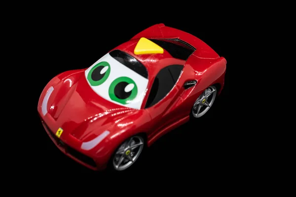 Czerwony Plastikowy Samochód Sportowy Szuka Kogoś Zabawy — Zdjęcie stockowe