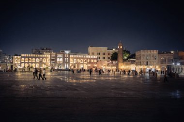 Ortadoğu 'nun eski kesiminde kalabalık bir meydan. Geleneklerle dolu ve günün her saatinde insanlarla dolup taşıyor.