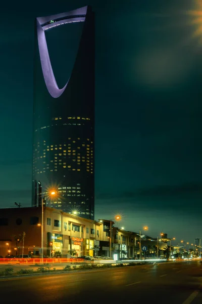 Noite Longa Exposição Foto Famoso Edifício Arábia Saudita Apontando Direto — Fotografia de Stock