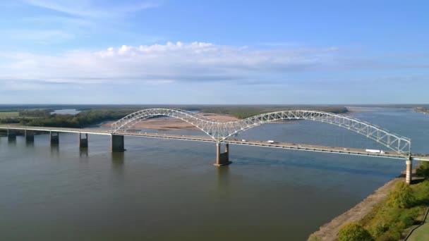 位于阿肯色州和田纳西州之间孟菲斯的Hernando Soto桥 空中景观 空中景观 — 图库视频影像