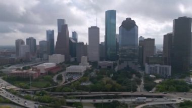 Houston Teksas silueti sisli bir günde - HOUSTON, TEXAS - Kasım 01, 2022