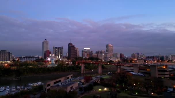 Skyline Memphis Tennessee Natten Flygutsikt — Stockvideo